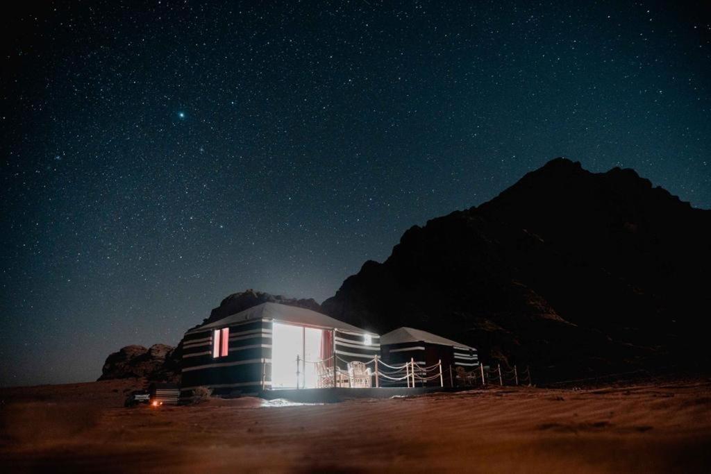 Wadi Rum Sky Tours & Camp エクステリア 写真